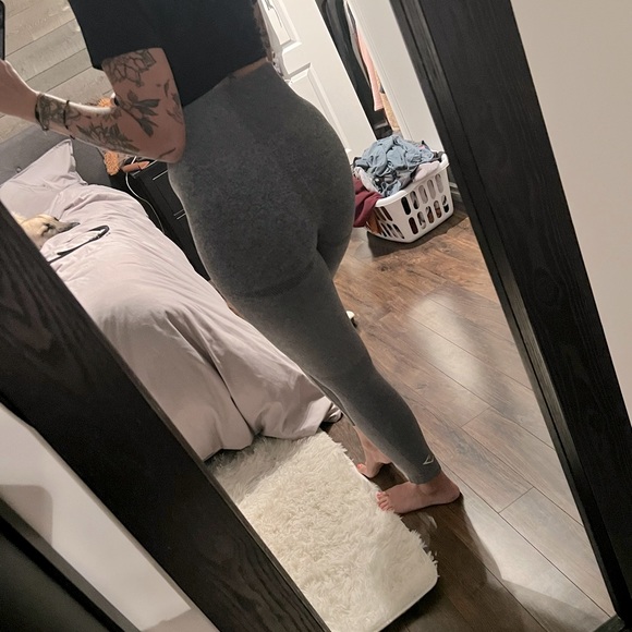 Grey gym shark leggings - Picture 2 of 3